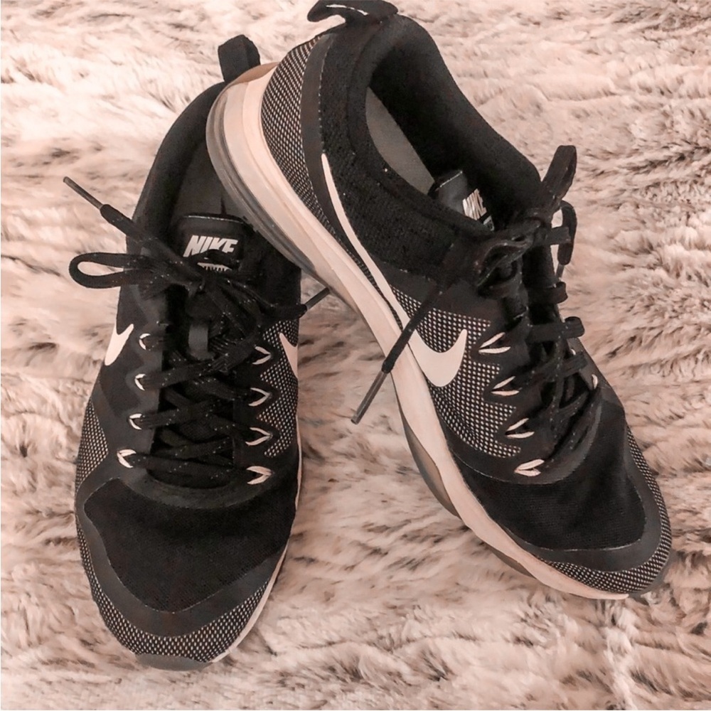 NIKE ZOOM WOMENS SNEAKERS BLACK WHITE LACE UP TENNIS SHOES GREAT CONDITION 8.5 M